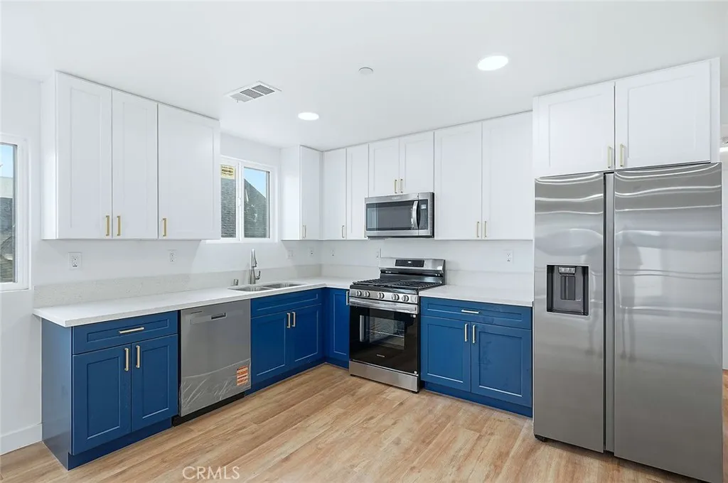 300 E 25th, Los Angeles, California 90011 home-pic-9